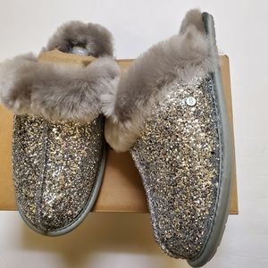 UGG Women's Scuffette II Cosmos Size 5